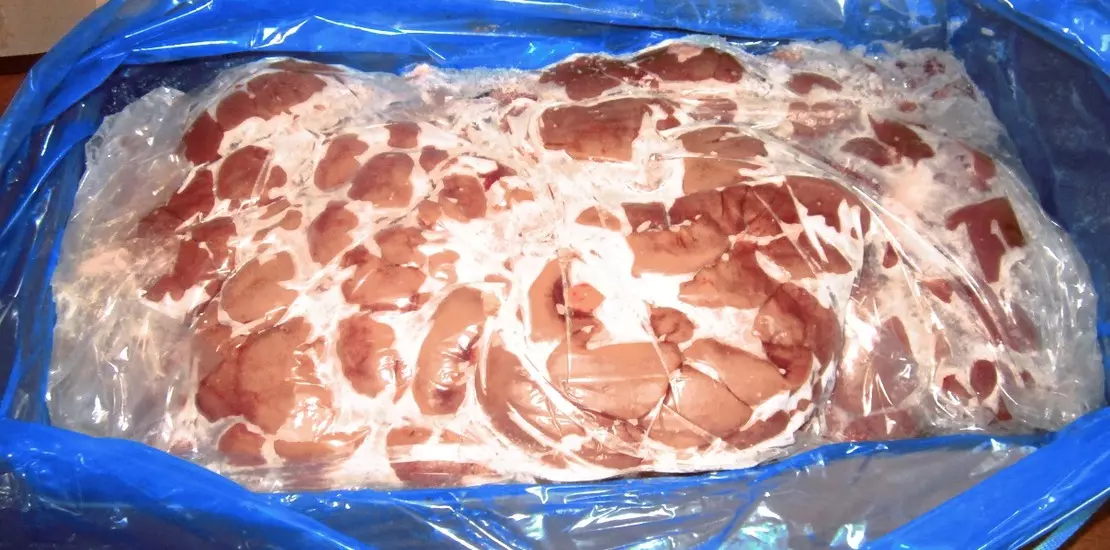 замороженная говяжья печень в большой таре
