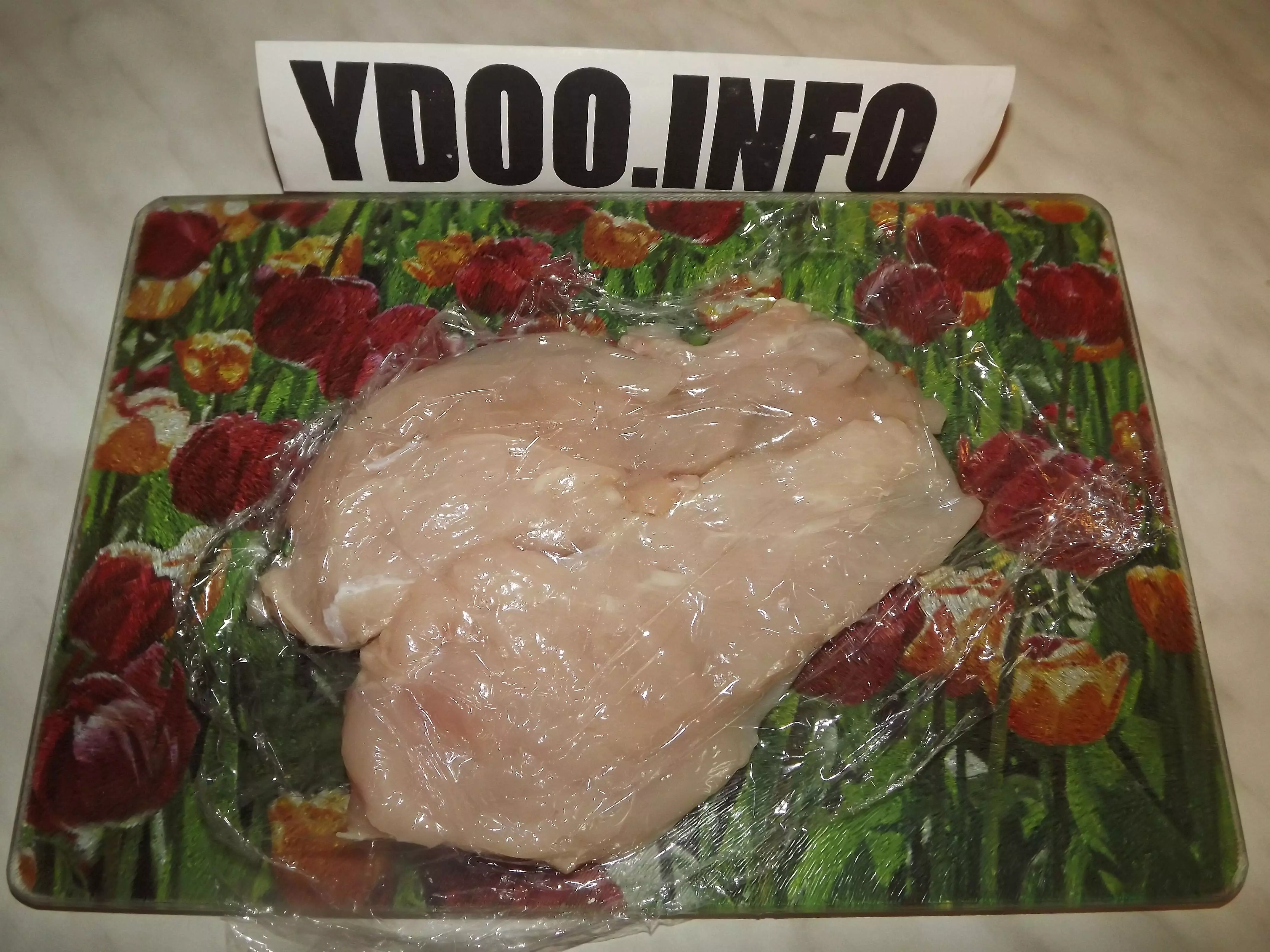 куриные филешки, обернутые в пищевую пленку