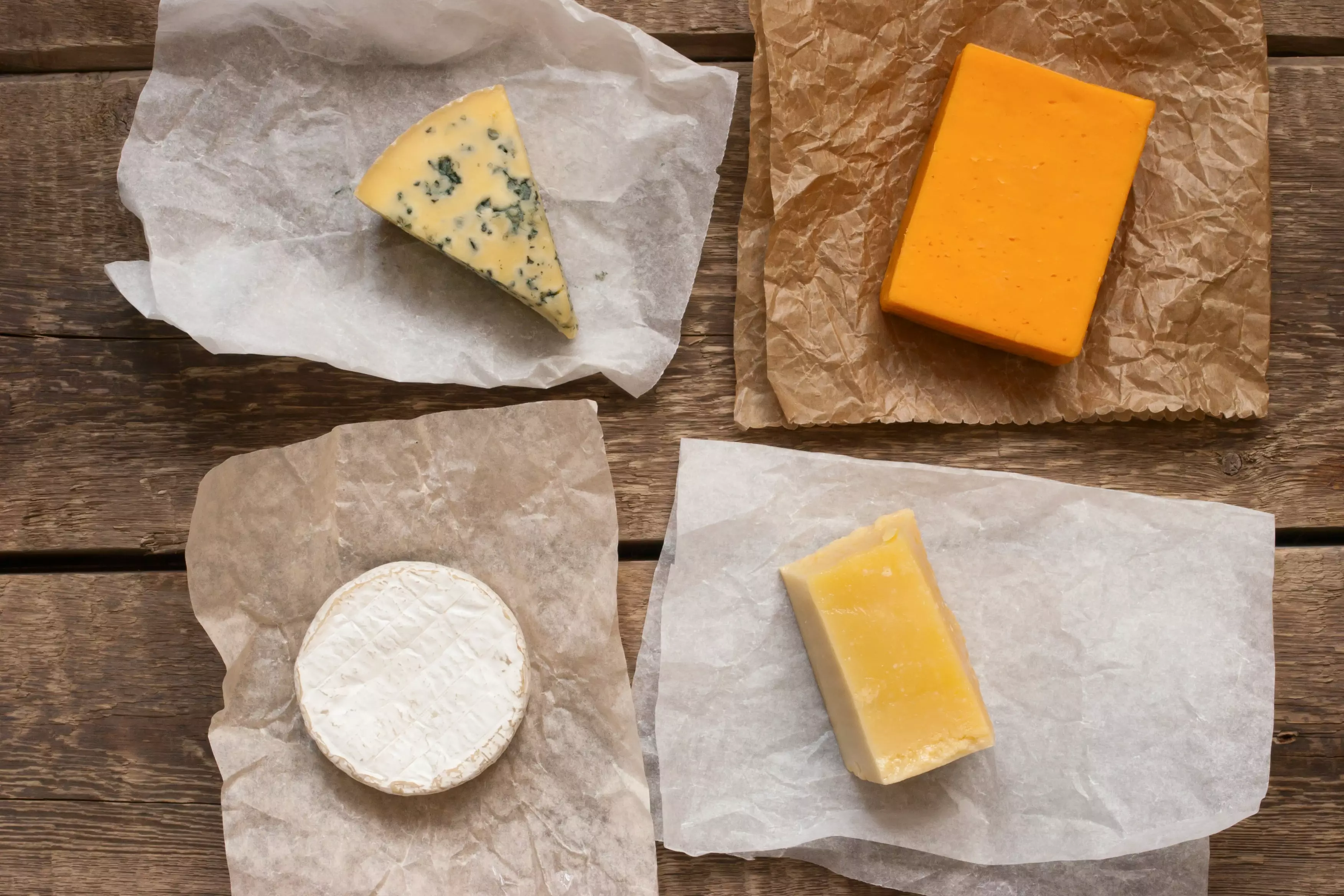 Как сохранить сыр в холодильник свежим