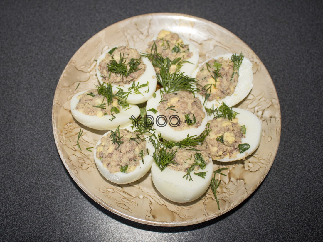 Яйца фаршированные тунцом и желтком рецепт с фото
