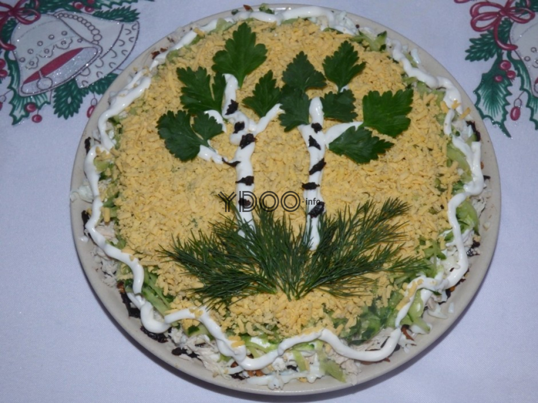 Салат березка с черносливом и свежими