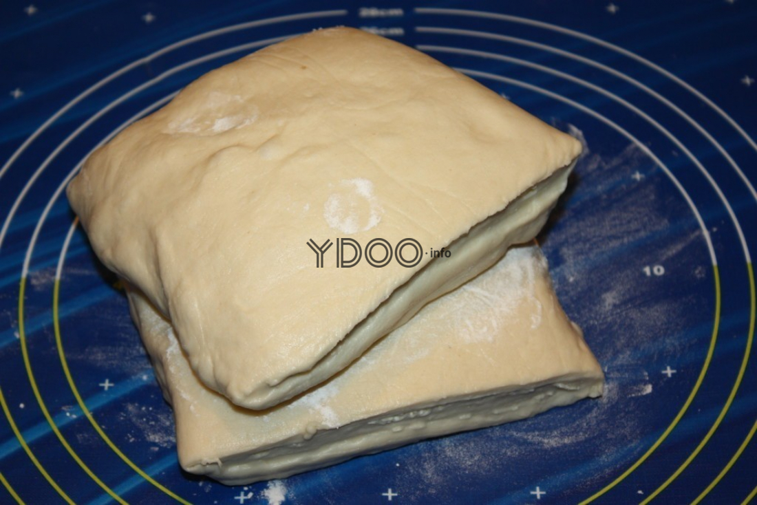Дрожжевое слоеное тесто в домашних условиях быстрого. Тесто. Дрожжевое тесто для круассанов. Слоеноедроживое тесто. Слоеное тесто для круассанов.